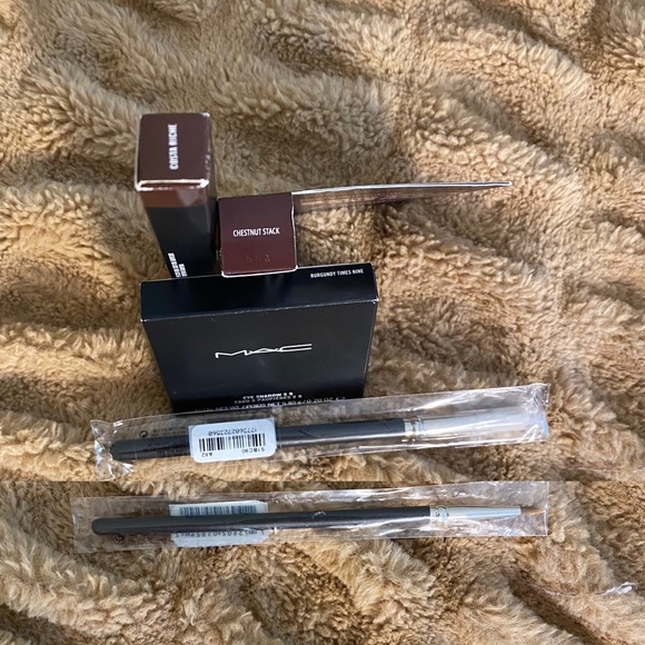 M•A•C SMOKEY EYE BUNDLE collection set - Picture 15 of 16